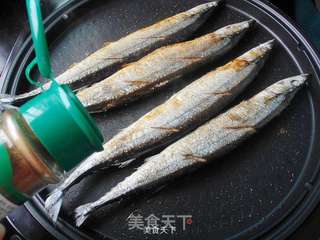 孜然秋刀鱼的做法步骤:5