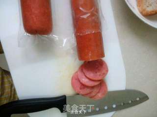 熏烤火腿肠三文治的做法步骤:2