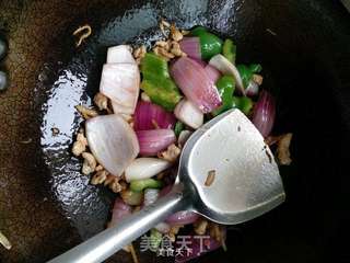 家常肉末豆腐炒洋葱的做法步骤：5