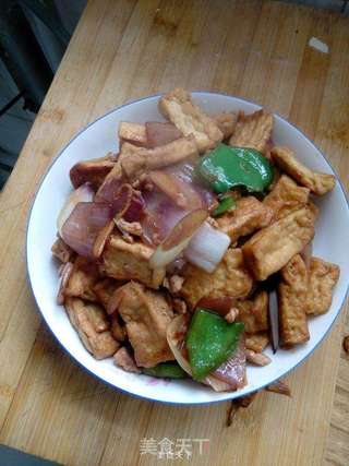 家常肉末豆腐炒洋葱的做法步骤：7