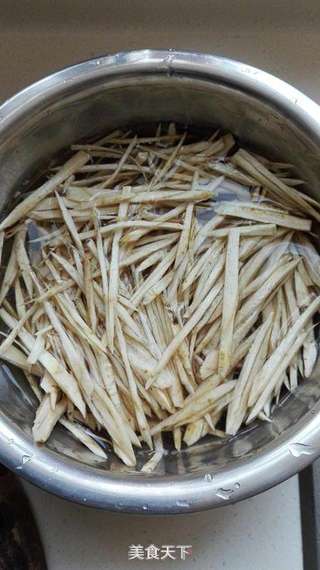 清炒牛蒡的做法步骤:2