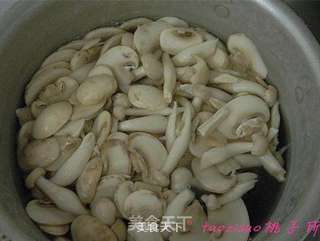 海米菌菇炒豌豆的做法步骤:3