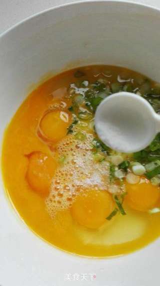 葱香蛋饼的做法步骤:2