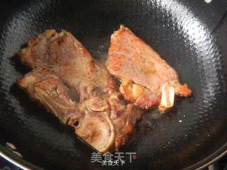 【铁板黑椒丁骨牛排】的做法步骤:5