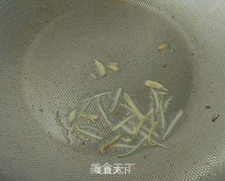 海米菌菇炒豌豆的做法步骤:4