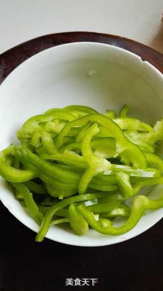 清炒牛蒡的做法步骤:3