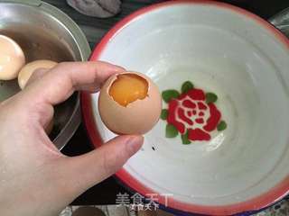 原壳鸡蛋布丁盆栽的做法步骤:2