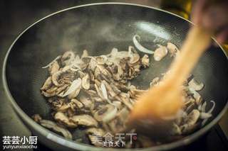 奶油蘑菇汤 【芸芸小厨】的做法步骤:3