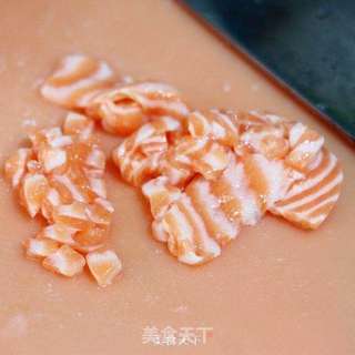 鲜美诱人-----三文鱼饭团的做法步骤:7