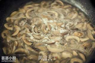 奶油蘑菇汤 【芸芸小厨】的做法步骤:5