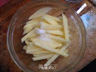 鲜香四溢的--【自制烤薯条】的做法步骤:3