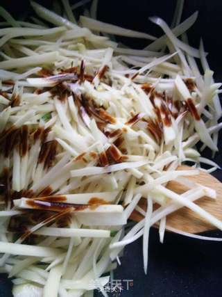 青椒蒜香土豆丝的做法步骤:7