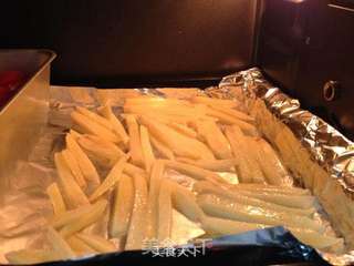 鲜香四溢的--【自制烤薯条】的做法步骤:6