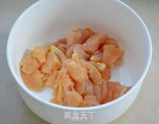 鸡肉片炒菜花—减肥也可以照样吃的做法步骤:2