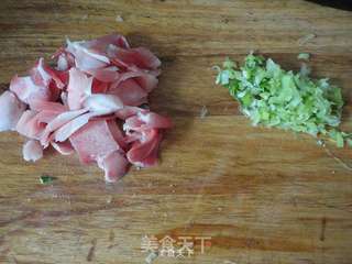 干豆腐炒圆白菜肉片的做法步骤:2
