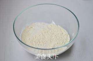 金枪鱼披萨的做法步骤:3