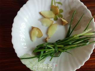 白斩鸡的做法步骤:2