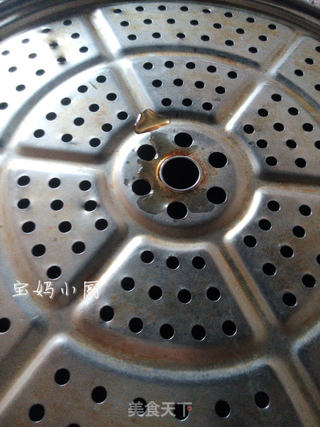 清蒸鲈鱼—私房做法的做法步骤:4