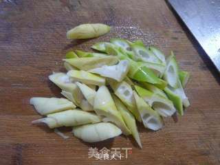 雪菜雷笋炒蚕豆的做法步骤:4