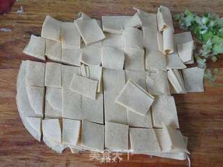 干豆腐炒圆白菜肉片的做法步骤:3