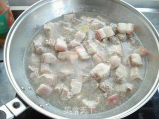 无水红烧肉的做法步骤:2
