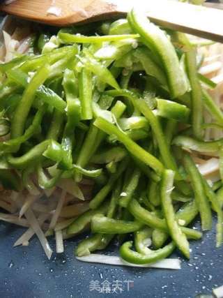 青椒蒜香土豆丝的做法步骤:8