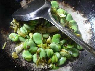 雪菜雷笋炒蚕豆的做法步骤:8