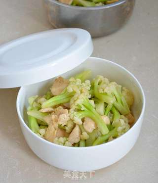 鸡肉片炒菜花—减肥也可以照样吃的做法步骤:12