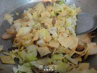 干豆腐炒圆白菜肉片的做法步骤:8