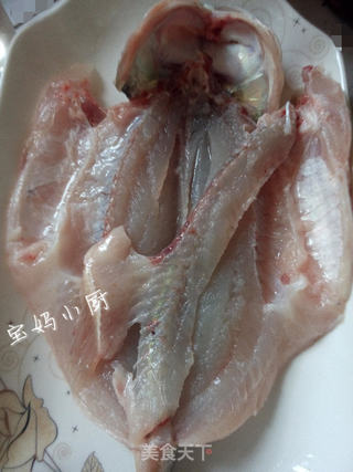 清蒸鲈鱼—私房做法的做法步骤:2