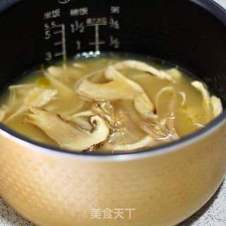 鲜美营养的焖饭-----松茸焖饭的做法步骤:7