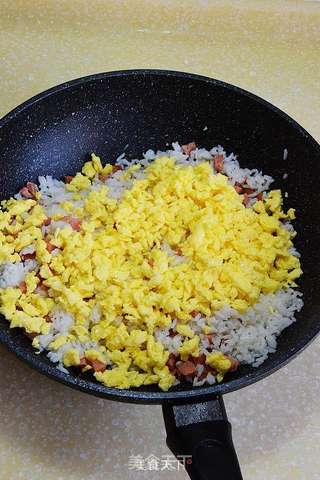 豪华版蛋炒饭—海参蛋炒饭的做法步骤:8