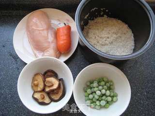 香菇鸡肉饭的做法步骤:2