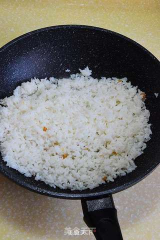 豪华版蛋炒饭—海参蛋炒饭的做法步骤:6