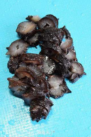 豪华版蛋炒饭—海参蛋炒饭的做法步骤:2