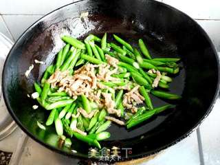 芦笋木耳炒肉的做法步骤:6