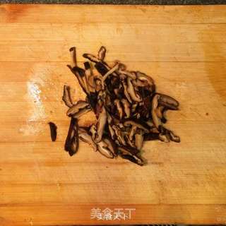 香菇炒青菜的做法步骤:2
