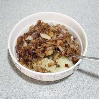 葱香味浓的松软面包-----葱香土豆面包的做法步骤:5