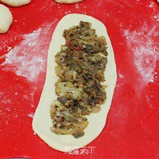 葱香味浓的松软面包-----葱香土豆面包的做法步骤:9