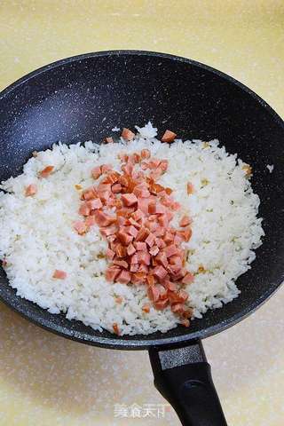豪华版蛋炒饭—海参蛋炒饭的做法步骤:7