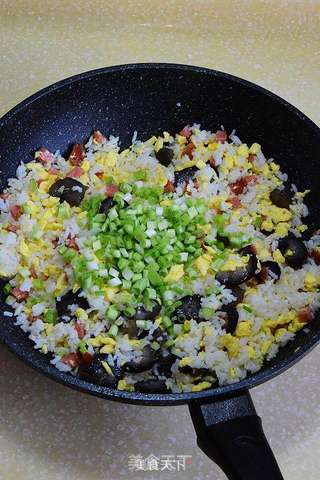 豪华版蛋炒饭—海参蛋炒饭的做法步骤:10