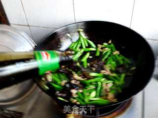 芦笋木耳炒肉的做法步骤:8