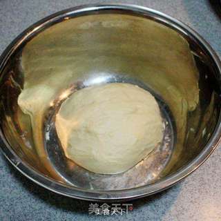 葱香味浓的松软面包-----葱香土豆面包的做法步骤:4