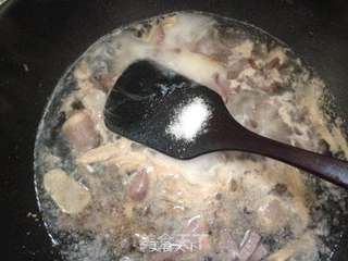 酸酸辣辣真美味-松茸螺蛳粉的做法步骤:5