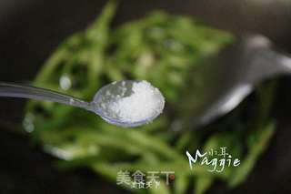 青椒炒鱼肉饼的做法步骤:7