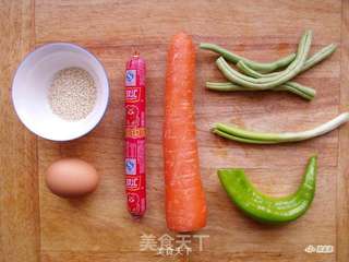 五彩蛋炒饭的做法步骤:2
