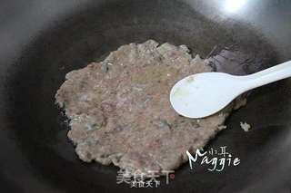 青椒炒鱼肉饼的做法步骤:3