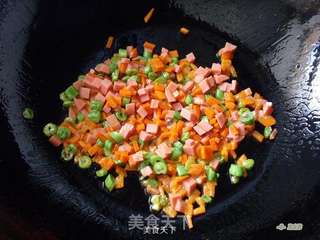 五彩蛋炒饭的做法步骤:8