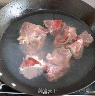 筒骨粉葛汤的做法步骤:2