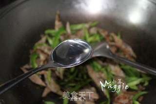 青椒炒鱼肉饼的做法步骤:9